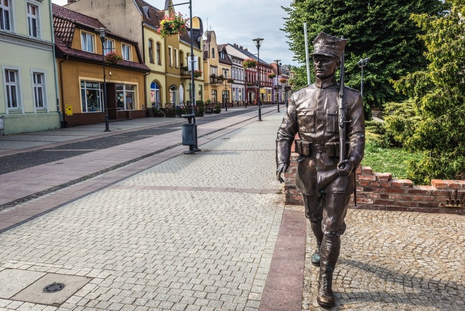 Pomnik Powstańca Wielkopolskiego w Czarnkowie /Shutterstock