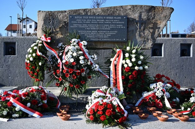Pomnik rodziny Ulmów w Markowej /Darek Delmanowicz /PAP
