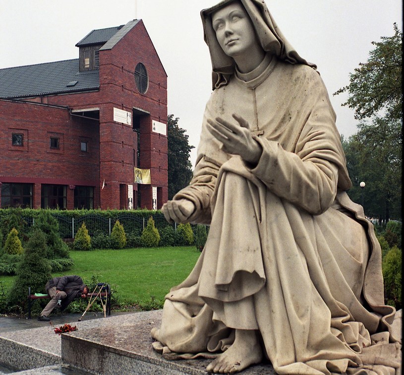 Pomnik siostry Faustyny w Łodzi /Cezary Pecold /Agencja FORUM