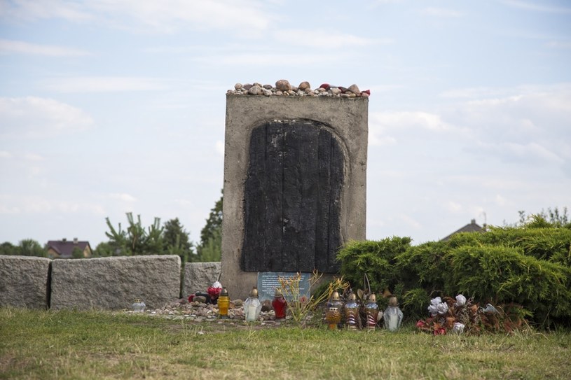 Pomnik w Jedwabnem /Marek Maliszewski  /Reporter