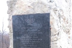 Pomnik w Płaszowie wyczyszczony 