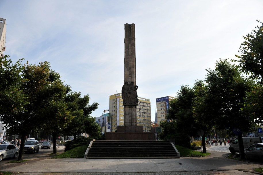 Pomnik Wdzięczności dla Armii Radzieckiej na Placu Żołnierza Polskiego w centrum Szczecina /Marcin Bielecki /PAP