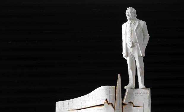 Pomnik Zbigniewa Religi stanie w Zabrzu