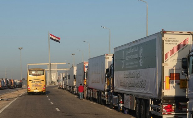 Pomoc humanitarna dla Strefy Gazy. 80 ciężarówek przeszło kontrolę w Kerem Szalom
