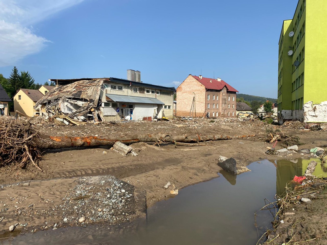 Pomoc ubezpieczeniowa po powodzi. Eksperci odpowiadali na Wasze pytania