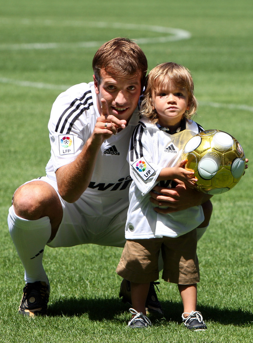 Pomocnik drużyny Holandii, Rafael van der Vaart, czasami trenuje ze swoim synem /Getty Images