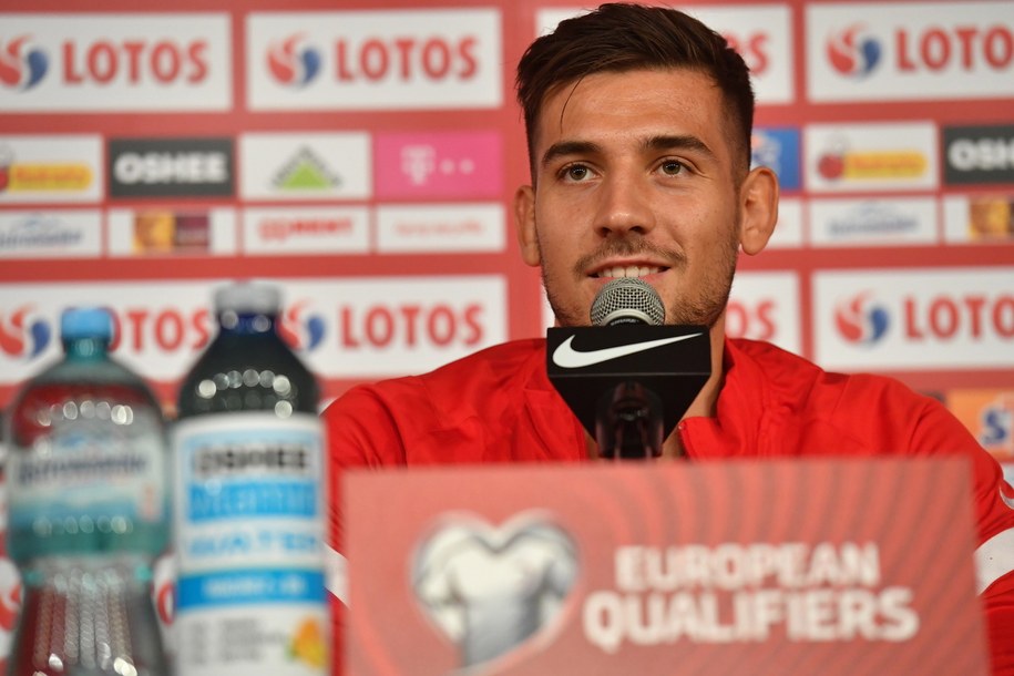 Pomocnik reprezentacji Polski Jakub Moder podczas konferencji prasowej w przeddzień meczu Polska - Anglia w eliminacjach MŚ 2022 /Piotr Nowak /PAP