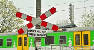 Pomógł niepełnosprawnemu, sam wpadł pod pociąg. Prokuratura bada sprawę