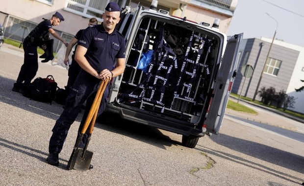 Pomorscy policjanci również ruszyli pomagać powodzianom