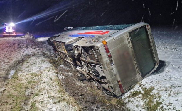 Pomorskie: Autobus z pasażerami wpadł do rowu