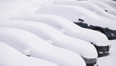 Pomorskie sparaliżowane przez śnieg. Zamknięte szkoły, karetki utknęły w zaspach