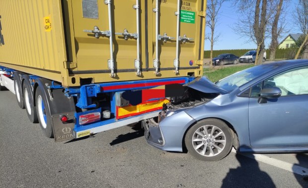 Pomorskie: Zderzenie trzech pojazdów, jedna osoba w szpitalu