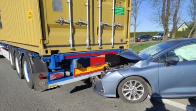 Pomorskie: Zderzenie trzech pojazdów, jedna osoba w szpitalu