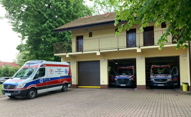 Pomorze Zachodnie: Dodatkowe karetki zadbają o bezpieczeństwo nad morzem