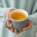 Pomoże na nerwy i bezsenność, ukoi wrażliwe jelita. Dlaczego jeszcze warto pić herbatę rumiankową?