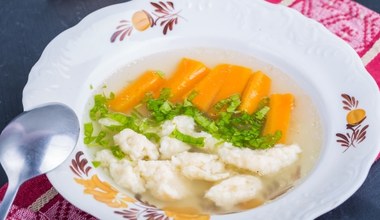 Pomoże w trawieniu, wesprze stawy, pobudzi. Dodawaj nie tylko do rosołu