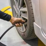 Pompowanie opon azotem ma swoje plusy, ale też jeden ogromny minus