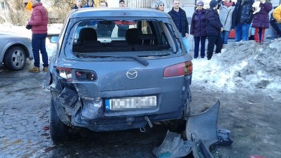 Pomyliła hamulec z pedałem gazu. Uszkodziła 6 samochodów