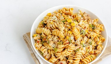 Pomysł na lekką kolację, lub obiad do pracy. Makaronowa sałatka z kurczakiem