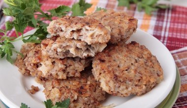 Pomysł na obiad bez mięsa. Aromatyczne kotlety z kaszy gryczanej  