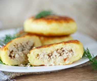 Pomysł na pyszny obiad. Kotlety ziemniaczane z mięsnym farszem
