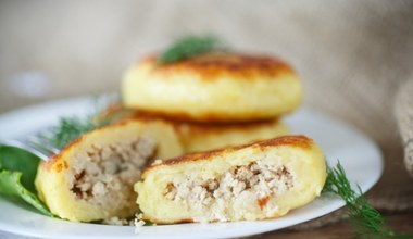 Pomysł na pyszny obiad. Kotlety ziemniaczane z mięsnym farszem