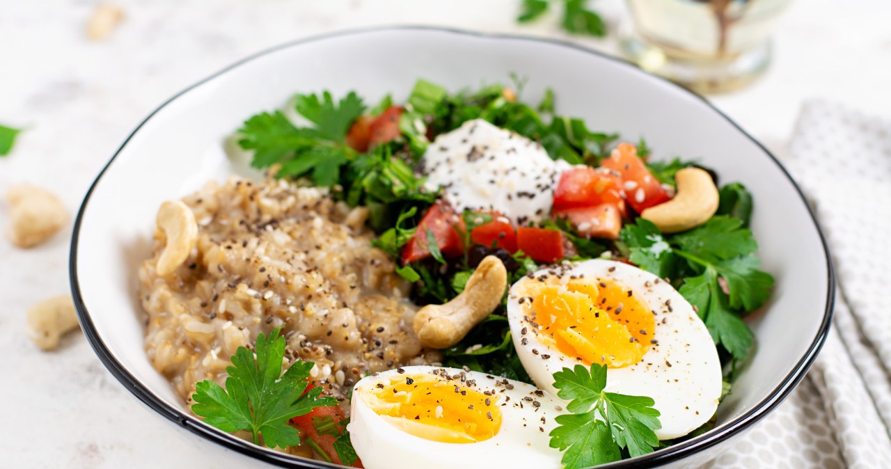 Pomysł na smaczną, wytrawną owsiankę /timolina /123RF/PICSEL