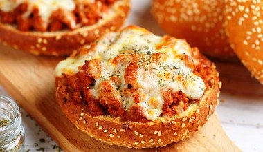 Pomysł na szybkie danie na gorąco. Zrób na kolację dla miłośników pizzy 