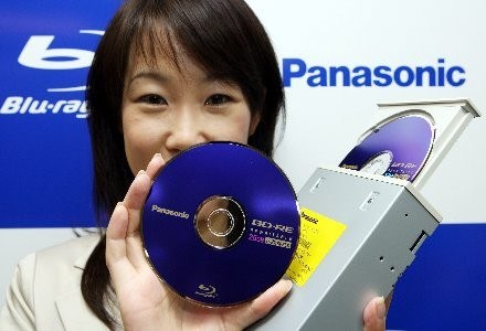 Pomysł standaryzacji zapisu 3D na dyskach Blu-ray zgłosił koncern Panasonic /AFP