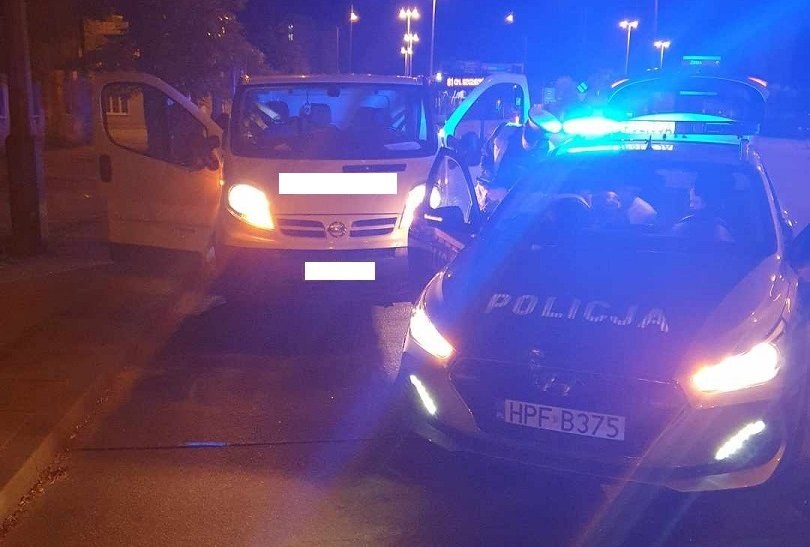 Pomysł ucieczki autem dostawczym był nieco karkołomny /Policja