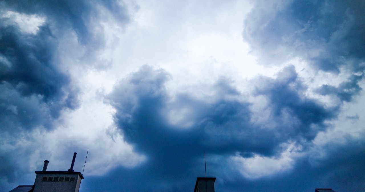 Ponad 1,3 tys. odbiorców nadal nie ma prądu po nawałnicach /Piotr Kamionka /Reporter