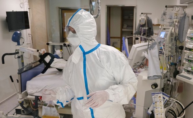 Ponad 10 tys. nowych zakażeń koronawirusem. Zmarły 133 osoby 