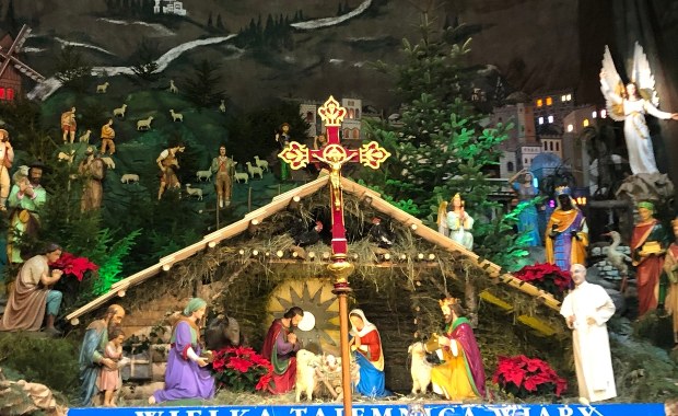 Ponad 100 elementów i 23 metry szerokości. Zobacz jedną z największych szopek