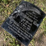 ​Ponad 100-letnia płyta nagrobna wróciła na cmentarz