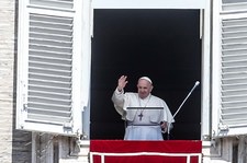 Ponad 100 migrantów utonęło w Morzu Śródziemnym. Papież Franciszek: To moment hańby
