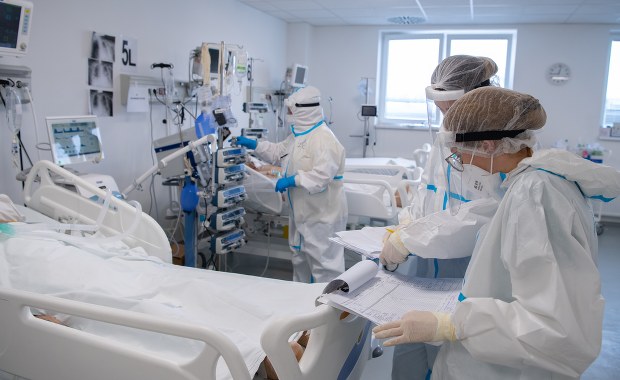 Ponad 100 tys. zakażeń koronawirusem we Francji 