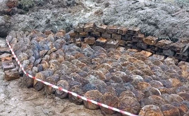 Ponad 1000 min i 32 bomby lotnicze. Wojenny arsenał w lesie