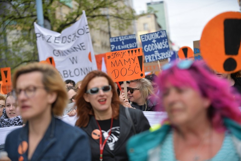 Ponad 14 milionów mniej dla warszawskich nauczycieli. Powód? Strajk /Marcin Obara /PAP
