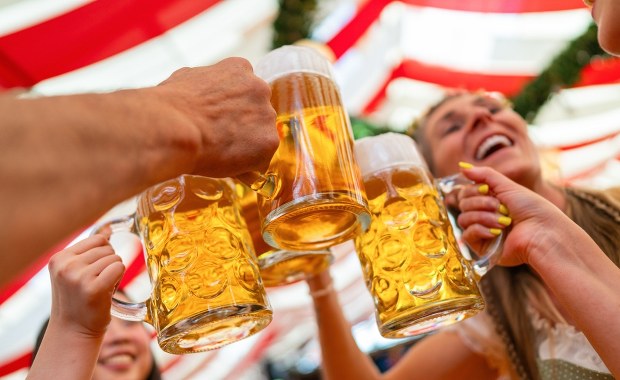 Ponad 15 euro za kufel piwa, nawet 230 za stek. Niemcy łapią się za głowę