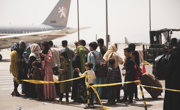 Ponad 18 tys. ewakuowanych z lotniska w Kabulu. ONZ: 14 mln Afgańczyków zagrożonych głodem