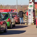 Ponad 2 euro za litr. Niemcy uwalniają część rezerw ropy naftowej