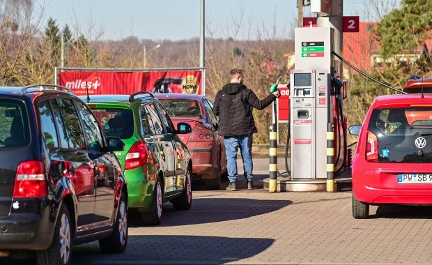 Ponad 2 euro za litr. Niemcy uwalniają część rezerw ropy naftowej