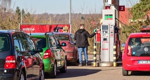 Ponad 2 euro za litr. Niemcy uwalniają część rezerw ropy naftowej