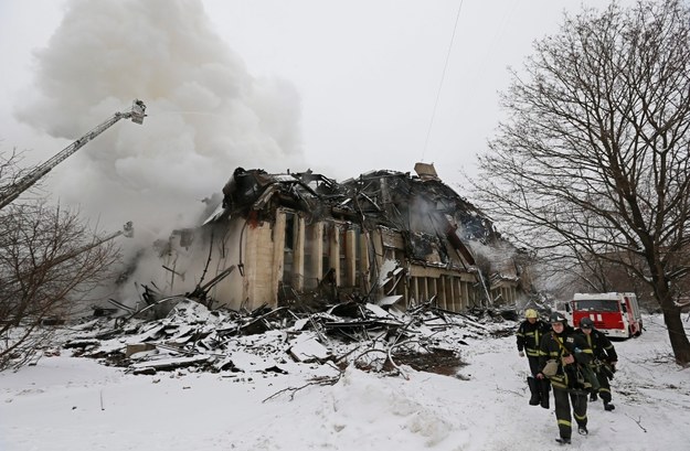 Ponad 20 godzin strażacy w Moskwie walczyli z pożarem Biblioteki Instytutu Informacji Naukowej Nauk Społecznych /YURI KOCHETKOV /PAP/EPA