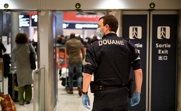 Ponad 200 kg kokainy w 12 walizkach. Rekordowa konfiskata na paryskim lotnisku