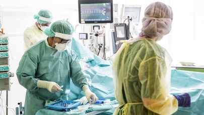 Ponad 200 nowych zakażeń koronawirusem w Polsce. Kanada przeprowadzi testy kliniczne szczepionki [RELACJA]