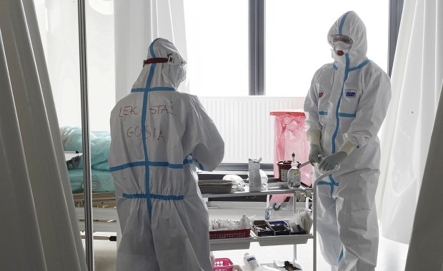 Ponad 21 tys. nowych zakażeń koronawirusem, coraz więcej zajętych respiratorów [NOWE DANE]