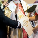 ​Ponad 2600 "rozwodów kościelnych" rocznie