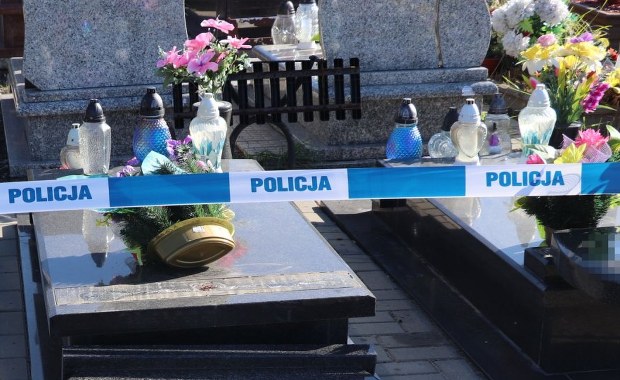 Ponad 40 uszkodzonych grobów w Bytomiu. Policja szuka wandali