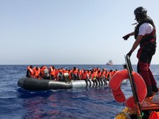Ponad 400 migrantów na statkach NGO na wodach włoskich i libijskich